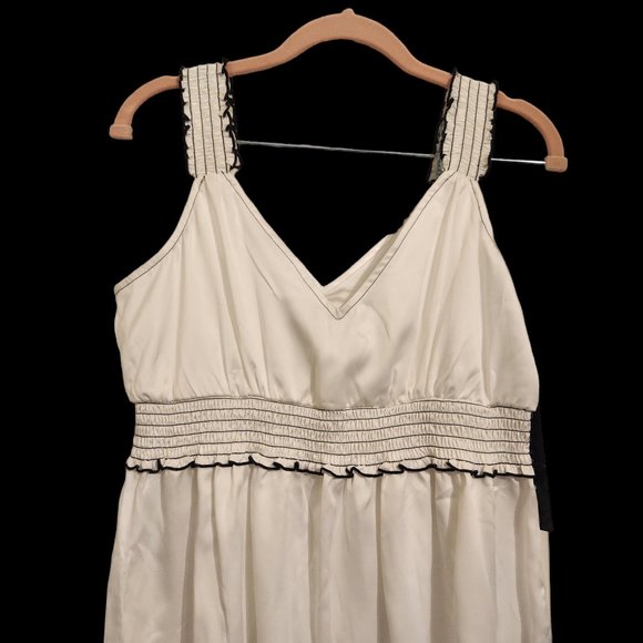 NWT Rampage Flowy Sleeveless White V Neck Blouse Size L - Picture 3 of 6
